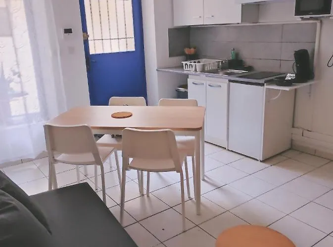 Cosy En Centre Centre-ville . . . Apartmán Nîmes